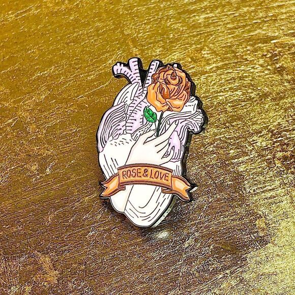 🔥 Rose & Love Heart Pin - Picture 1 of 3